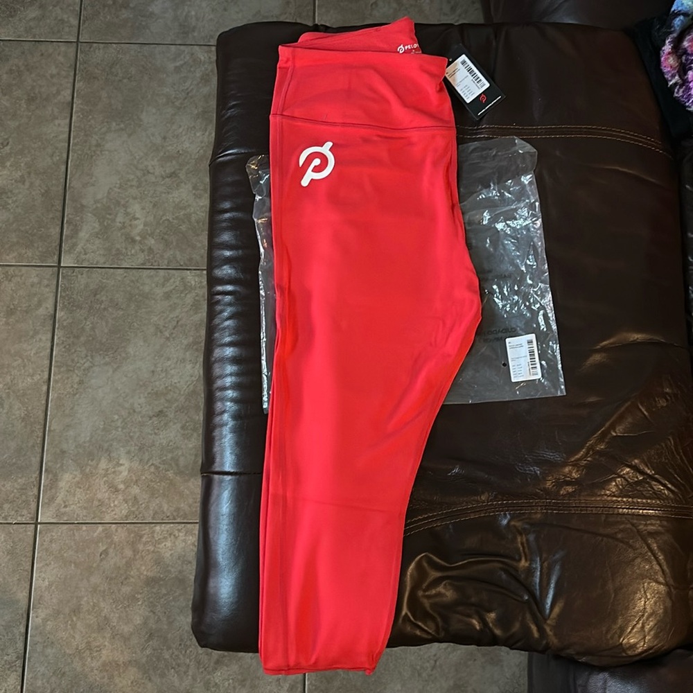 NWT Peloton United London capri leggings, size xl, red